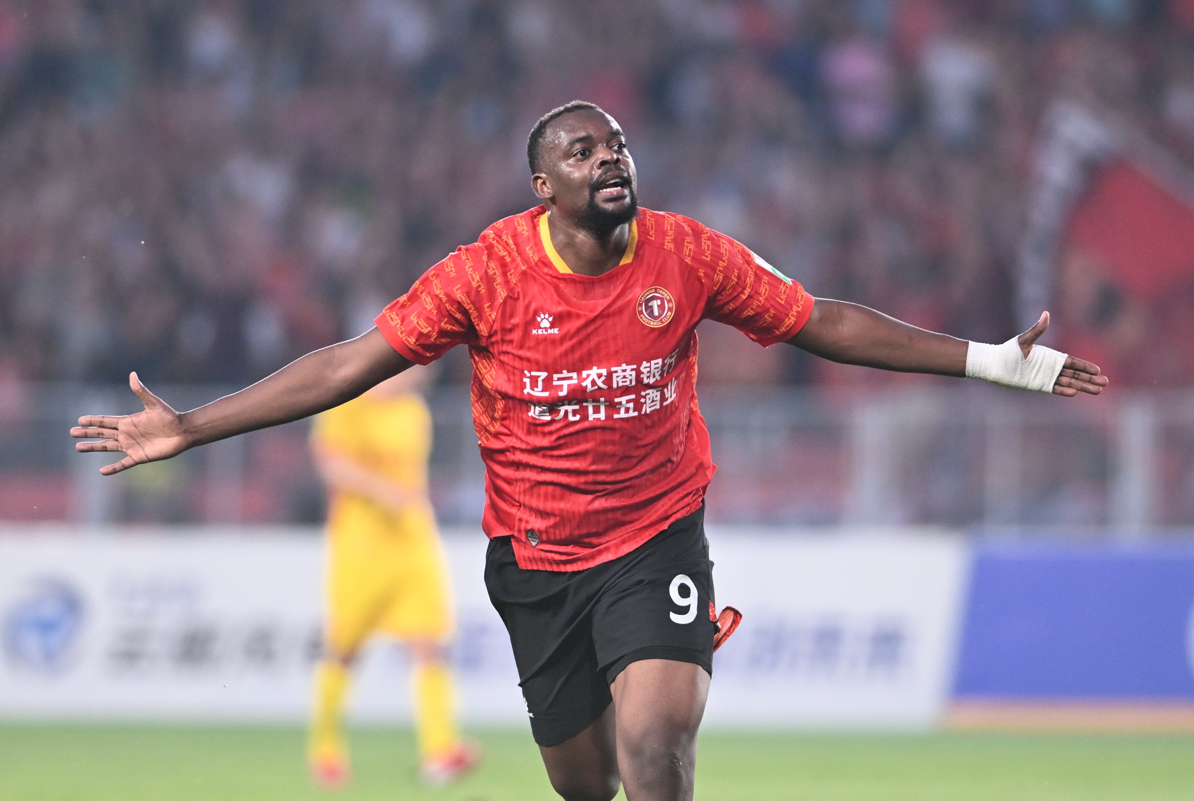 姆本扎：下赛季会继续为辽宁铁人效力，目标在顶级联赛站稳脚跟