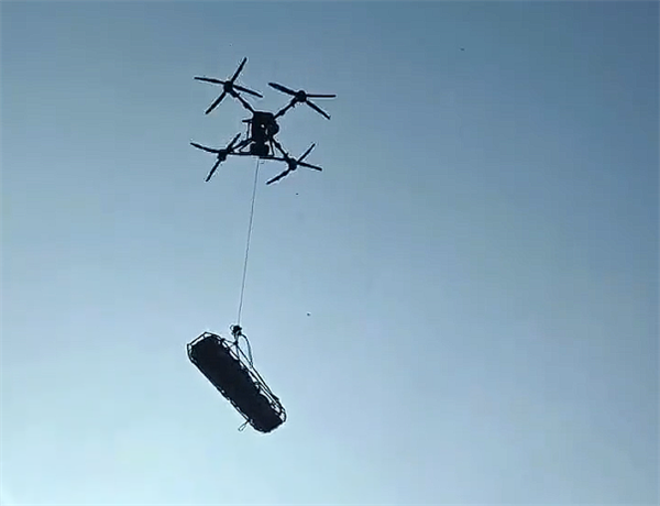 户外博主徒手攀岩不慎坠亡 遗体被无人机运下山