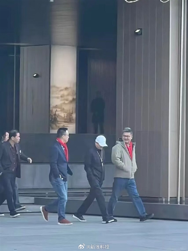 马云现身蚂蚁园区 蚂蚁连续两天发布重磅 AI 产品