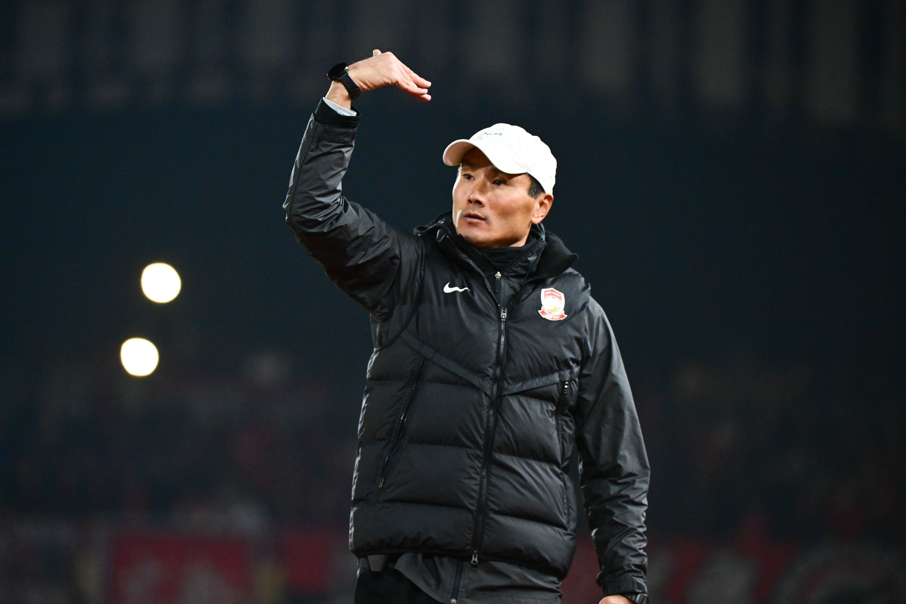 记者：中超末轮赛后，西海岸将为邵佳一举行简短的告别仪式