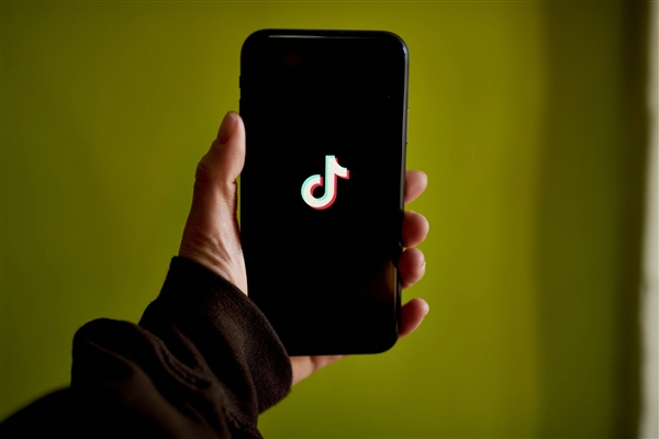 韩雪直播卖12.9元棉拖鞋引热议 网友：颠覆大众固有印象