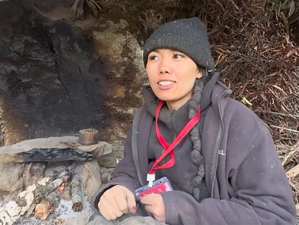 “冷美人”直播洗头：10万+网友围观