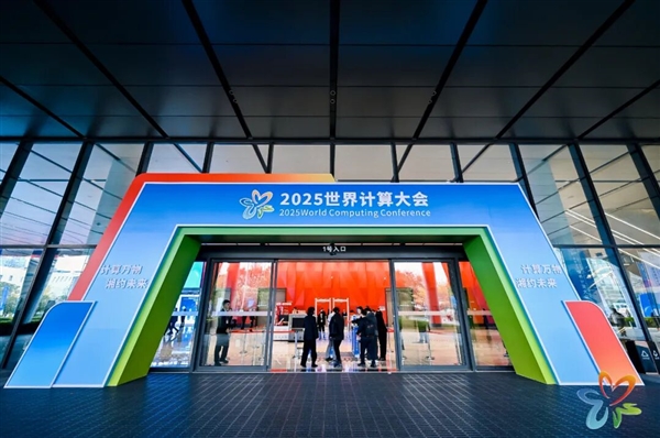 国产算力赛点:超节点长沙扎堆登场 “开放之道”与“极致之术”竞逐未来