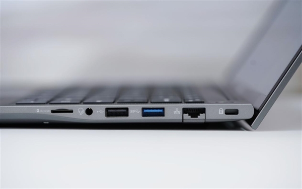 首发仅2899元 奥睿科Obook超能笔记本图赏