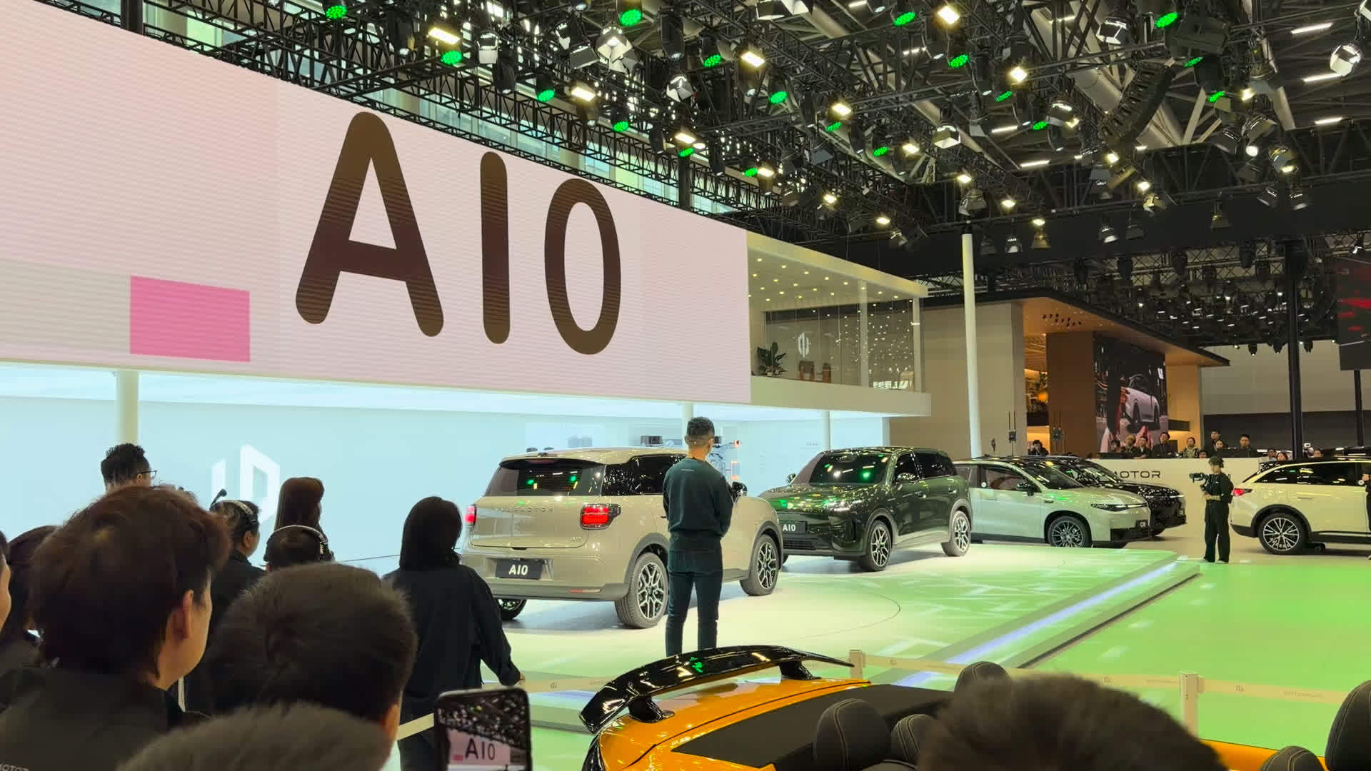 零跑 A10 纯电小型 SUV 首秀：激光雷达 + 高通芯片，续航超 500km