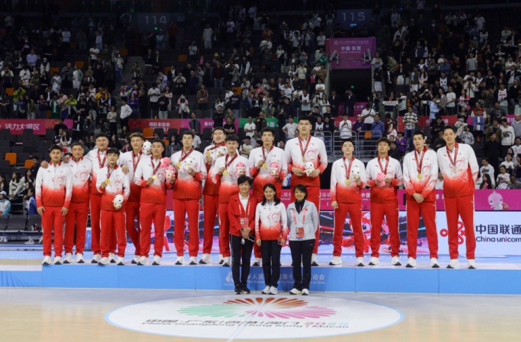 填空题！杜锋晒广东篮球各级别队伍全运会夺金合影：广东___！！