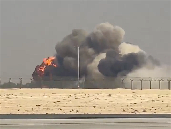 印度光辉战机坠毁画面曝光 目击者：没看到飞行员弹射