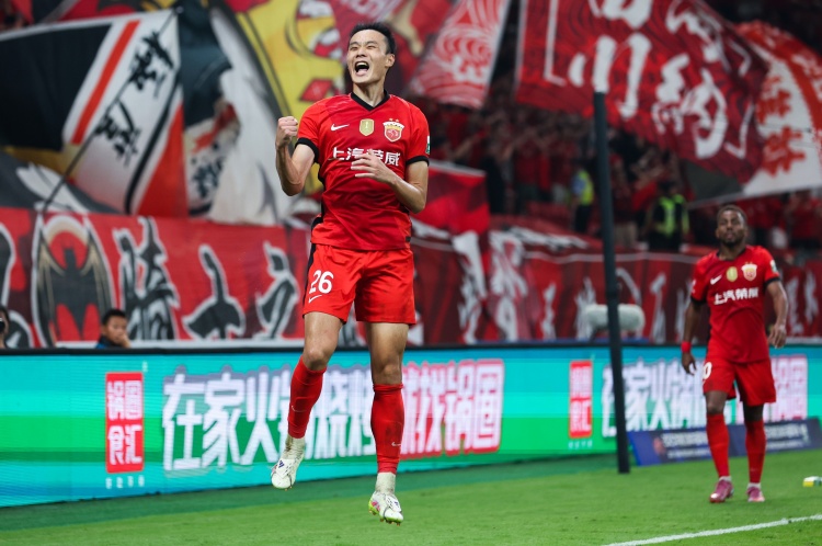 脱胎换骨！刘若钒加盟海港首赛季5球6助+夺冠，此前长达2年进球荒