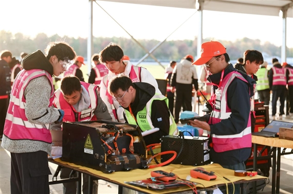 2025“蔚来杯”中国大学生方程式系列赛事闭幕