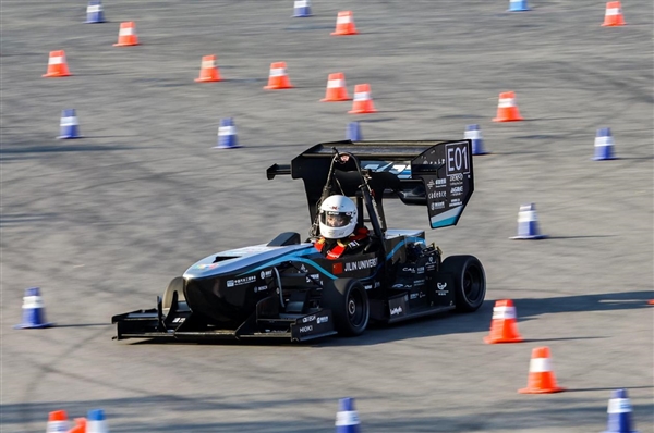 2025“蔚来杯”中国大学生方程式系列赛事闭幕