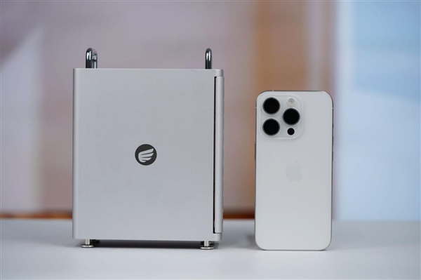 致敬苹果Mac Pro刨丝器！奥睿科Omini Pro迷你机图赏