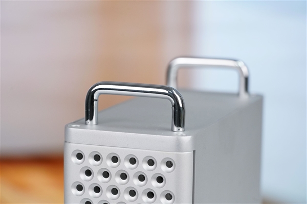 致敬苹果Mac Pro刨丝器！奥睿科Omini Pro迷你机图赏