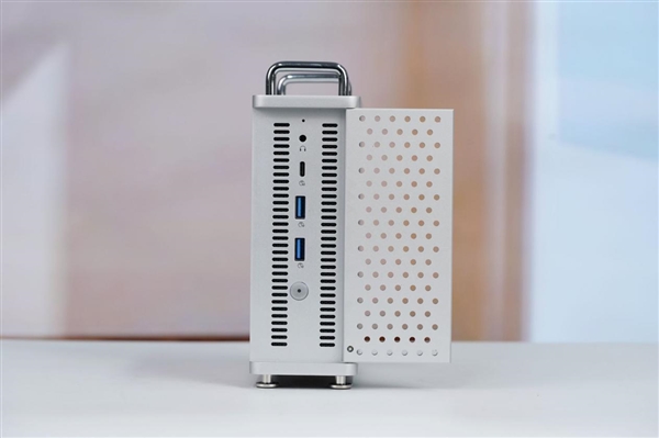 致敬苹果Mac Pro刨丝器！奥睿科Omini Pro迷你机图赏