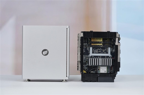 致敬苹果Mac Pro刨丝器！奥睿科Omini Pro迷你机图赏