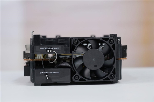 致敬苹果Mac Pro刨丝器！奥睿科Omini Pro迷你机图赏