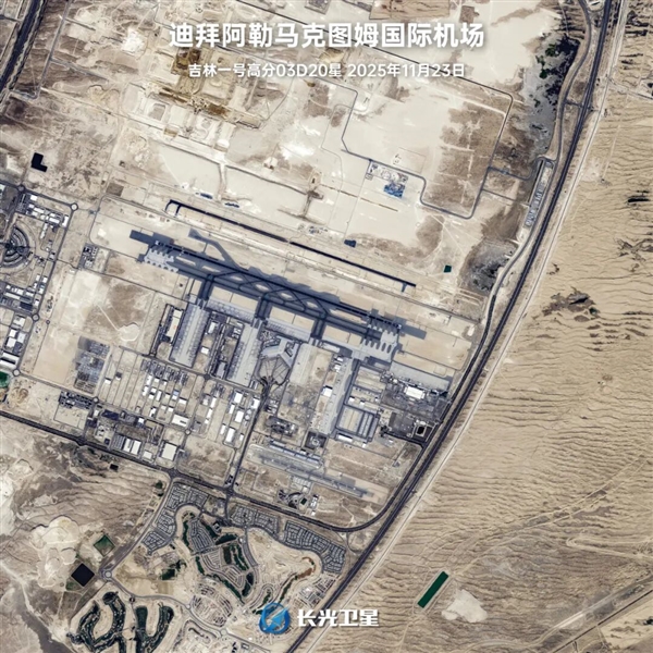 迪拜航展上印度“光辉”战机坠毁！太空都清晰可见