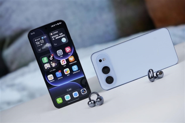 不踩坑的大学生数码套装：荣耀500系列影像/性能拉满 耳机戴一天不疼