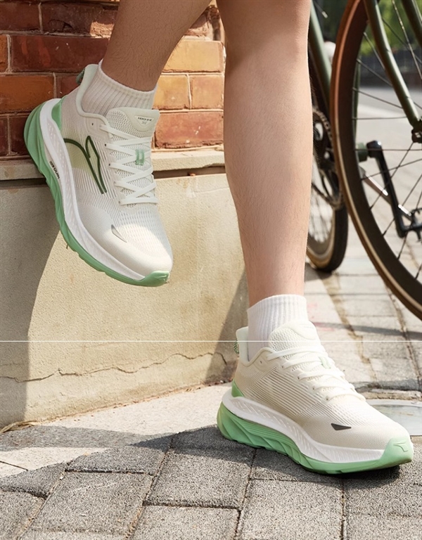 大漏！361°赤焰3 SE跑鞋88元6期免息清仓（门店约499元）