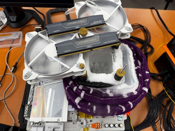 DDR5-14000不是梦！全新超频世界记录达成13530MT/s