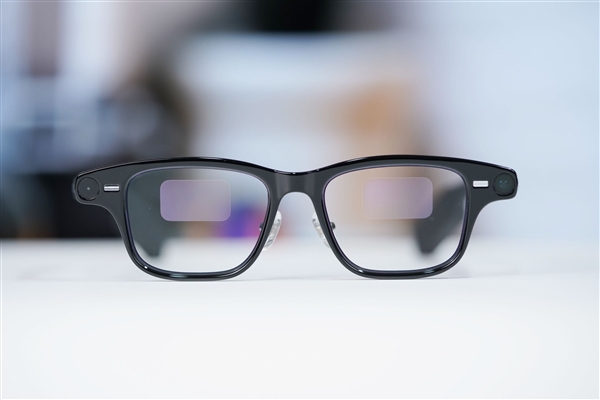 阿里巴巴首款自研旗舰双显AI眼镜！夸克AI眼镜S1图赏