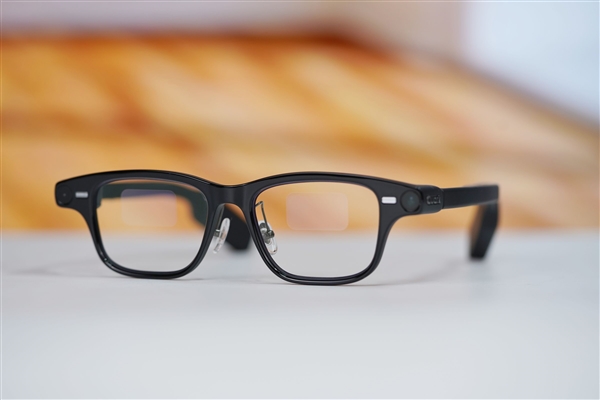 阿里巴巴首款自研旗舰双显AI眼镜！夸克AI眼镜S1图赏