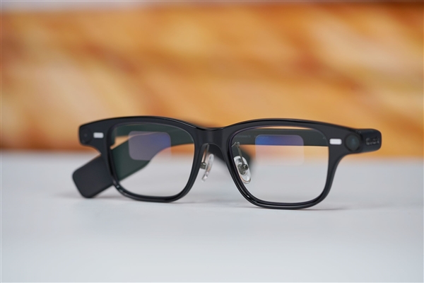 阿里巴巴首款自研旗舰双显AI眼镜！夸克AI眼镜S1图赏