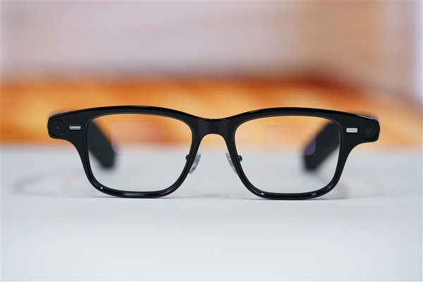 阿里巴巴首款自研旗舰双显AI眼镜！夸克AI眼镜S1图赏