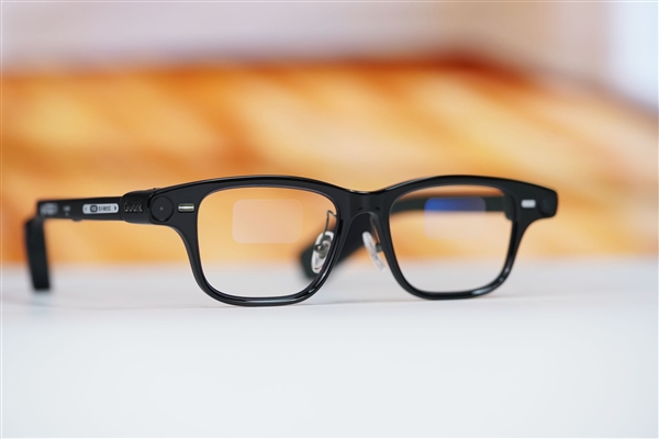 阿里巴巴首款自研旗舰双显AI眼镜！夸克AI眼镜S1图赏