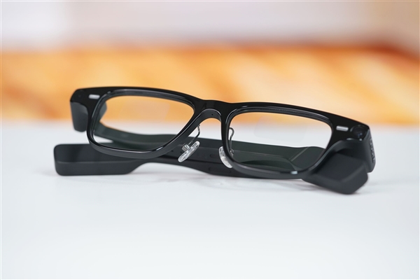 阿里巴巴首款自研旗舰双显AI眼镜！夸克AI眼镜S1图赏