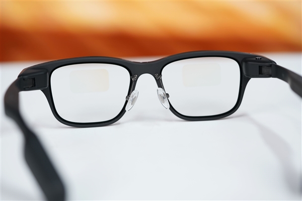 阿里巴巴首款自研旗舰双显AI眼镜！夸克AI眼镜S1图赏