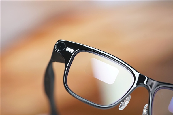 阿里巴巴首款自研旗舰双显AI眼镜！夸克AI眼镜S1图赏