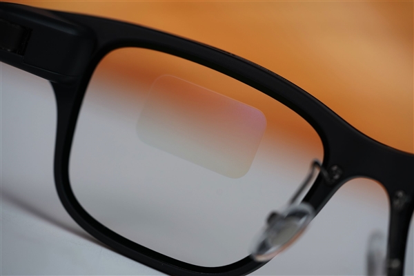 阿里巴巴首款自研旗舰双显AI眼镜！夸克AI眼镜S1图赏