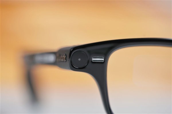 阿里巴巴首款自研旗舰双显AI眼镜！夸克AI眼镜S1图赏