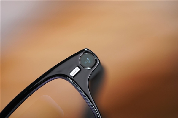 阿里巴巴首款自研旗舰双显AI眼镜！夸克AI眼镜S1图赏