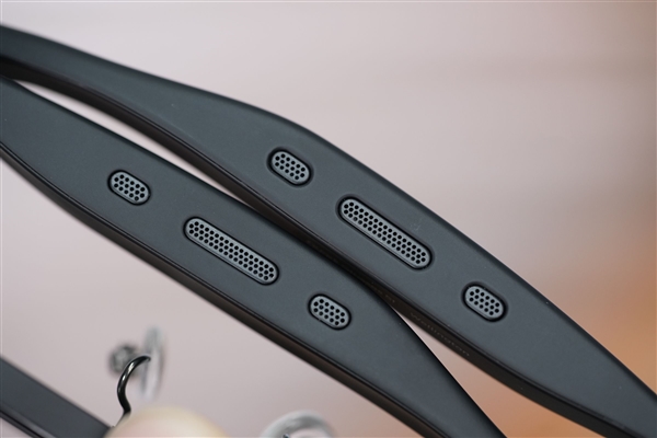 阿里巴巴首款自研旗舰双显AI眼镜！夸克AI眼镜S1图赏