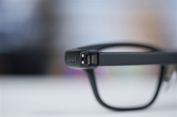 阿里巴巴首款自研旗舰双显AI眼镜！夸克AI眼镜S1图赏