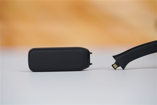 阿里巴巴首款自研旗舰双显AI眼镜！夸克AI眼镜S1图赏