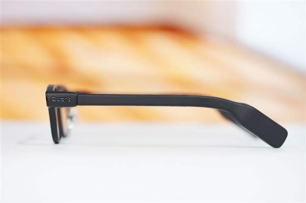 阿里巴巴首款自研旗舰双显AI眼镜！夸克AI眼镜S1图赏