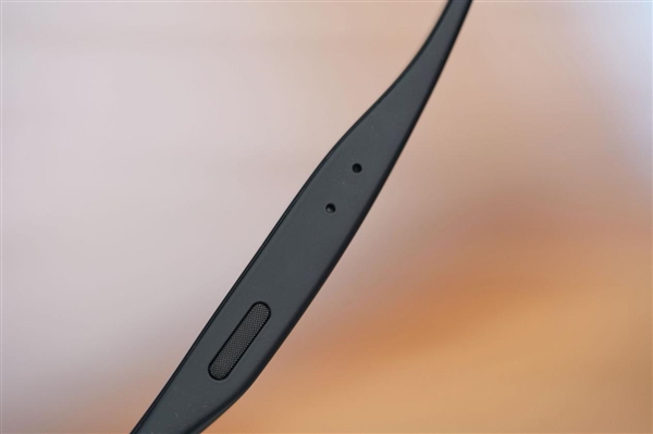 阿里巴巴首款自研旗舰双显AI眼镜！夸克AI眼镜S1图赏