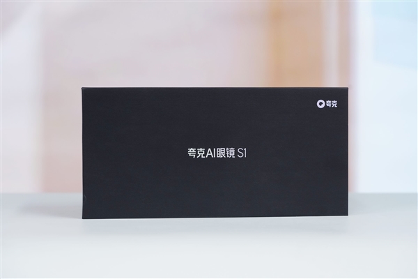 阿里巴巴首款自研旗舰双显AI眼镜！夸克AI眼镜S1图赏