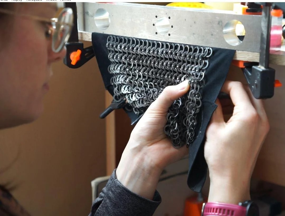 太帅了！ 粉丝用传统工艺自制《巫师4》希里cos服