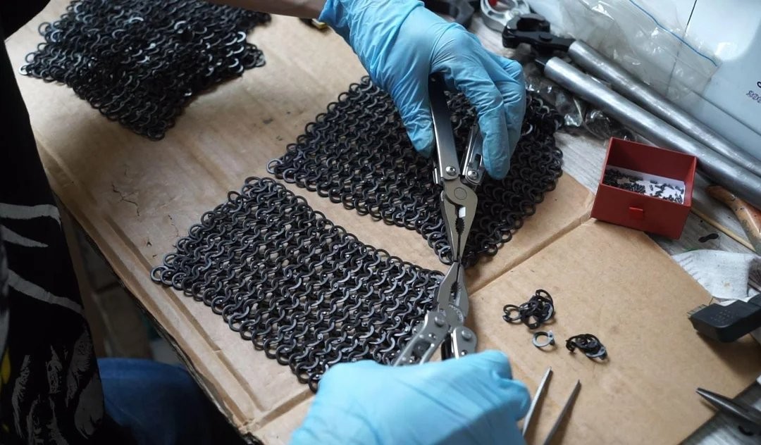 太帅了！ 粉丝用传统工艺自制《巫师4》希里cos服