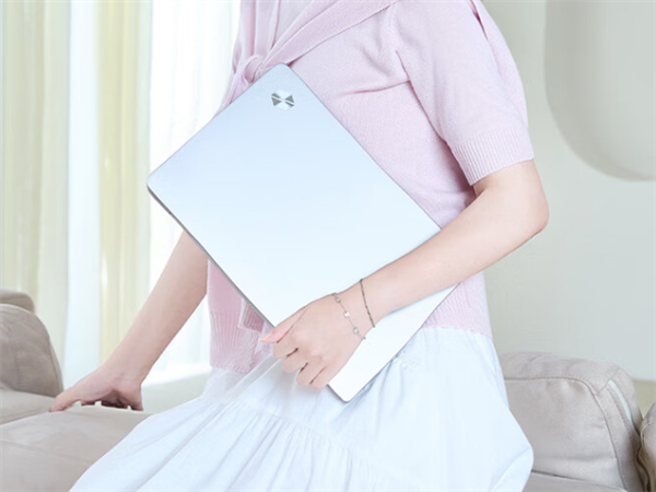 机械革命星耀14星光白轻薄本上新：锐龙AI 9 H 365首发6299元