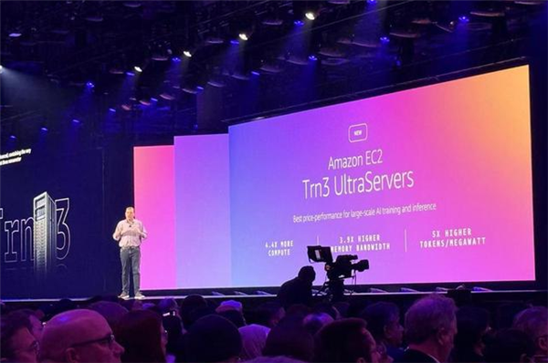 亚马逊新款AI芯片Trainium3上市 训练AI模型成本可降50%