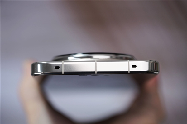 首发麒麟9030 Pro!华为Mate 80 Pro Max图赏