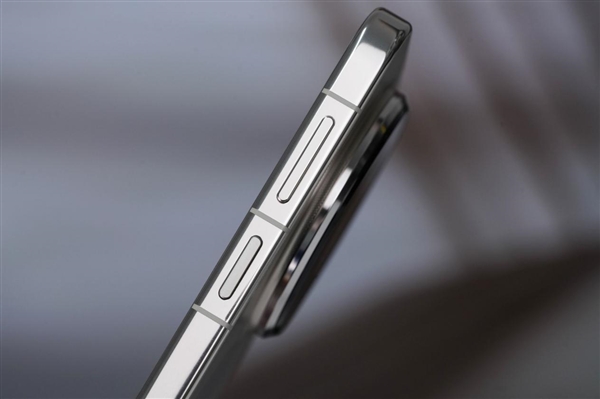 首发麒麟9030 Pro!华为Mate 80 Pro Max图赏