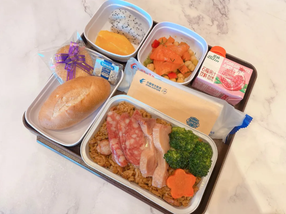 2万公里全球最长航线启航 飞26小时吃啥 飞机餐公布