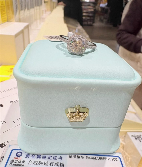 169元起售 女子坐4小时高铁来胖东来买小方糖钻戒:遗憾扑空