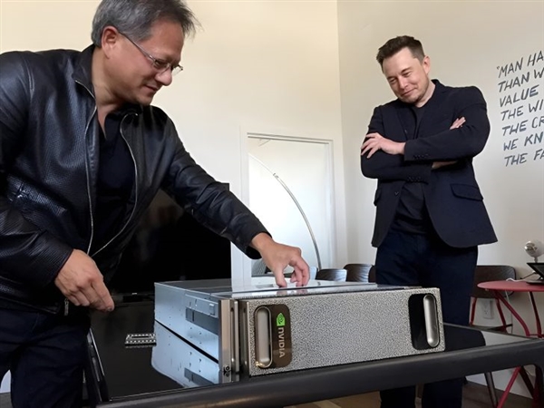 黄仁勋透露“心酸往事”：NVIDIA首款AI超算只有马斯克敢下单