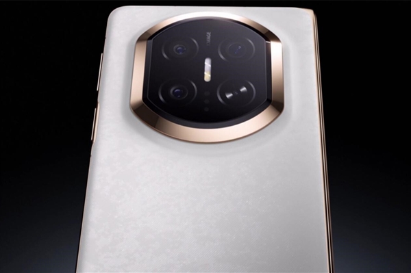 冠军傅园慧给妈妈换华为Mate X7:苹果手机拍照不好看